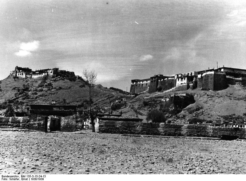 Plate 15: Chitishö. The two dzongs.